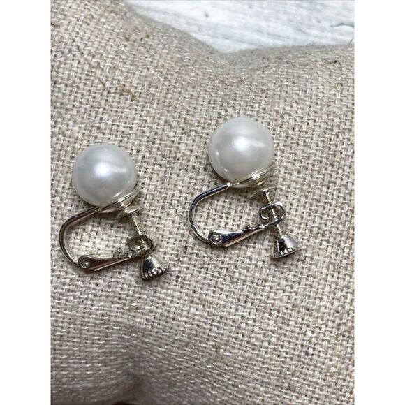 Pearl Clip-on Silver Tone EARRINGS Faux‎ imitation NWOT - Picture 1 of 6